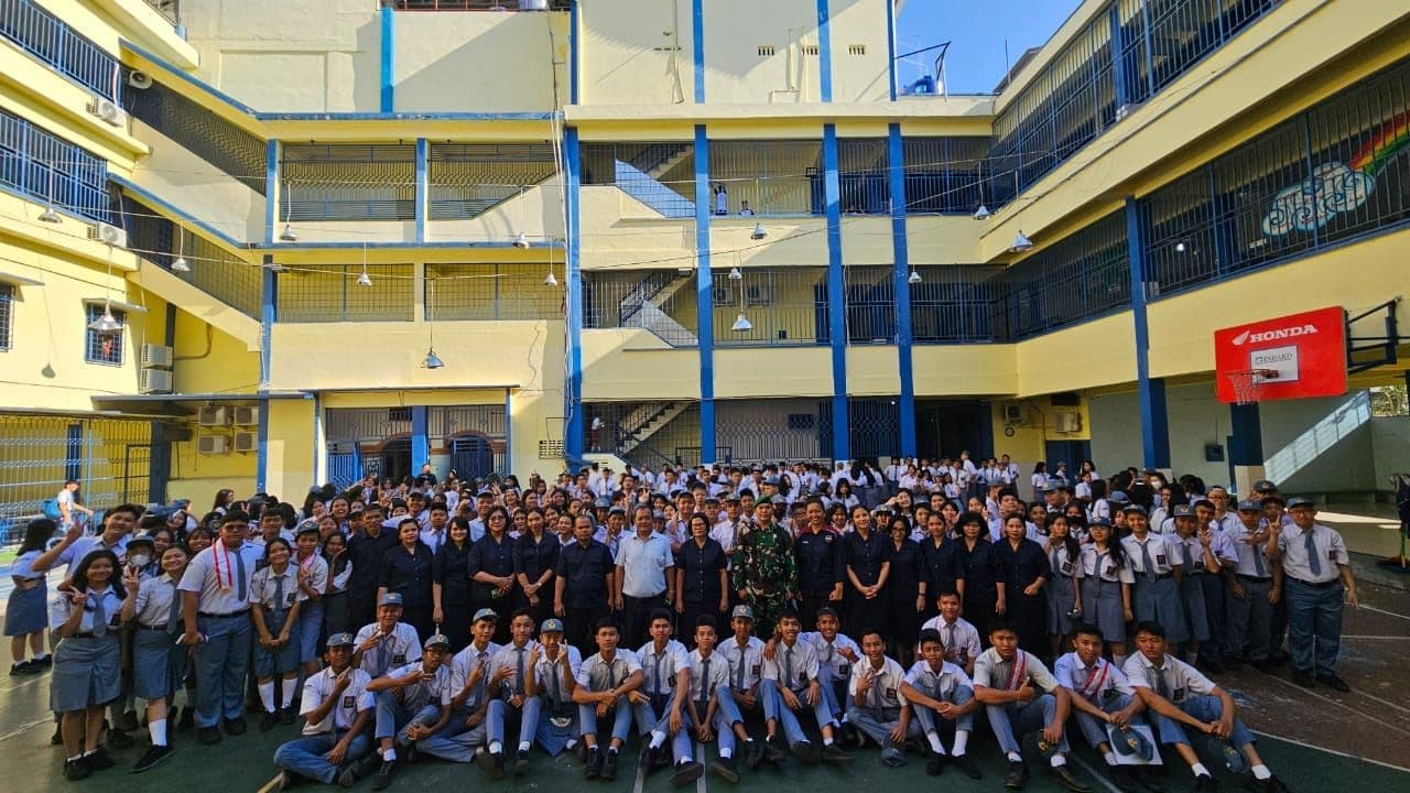 Kunjungan TNI ke Methodist 2 Kisaran dalam Rangka Peningkatan Kerjasama dan Pembinaan Generasi Muda